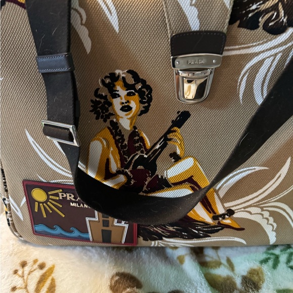 Runaway Prada Spring/Summer 2014 limited edition. It can be unisex . - Picture 11 of 15